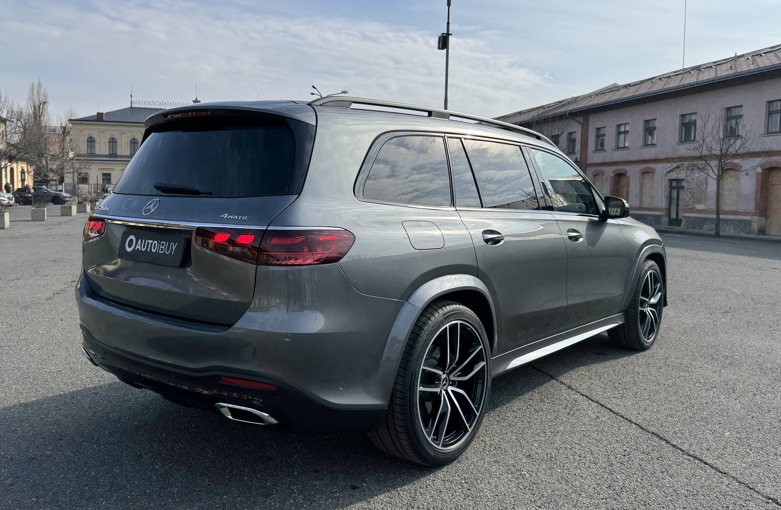 MERCEDES GLS 450d AMG ULTIMATE | FACELIFT | SKLADEM | ČESKÉ PŘEDVÁDĚCÍ AUTO | ŠEDÁ S ČERNOU KŮŽÍ | MAXIMÁLNÍ VÝBAVA | MBUX TABLETY VZADU | VIP SLEVA | NÁKUP ONLINE | AUTOiBUY.com